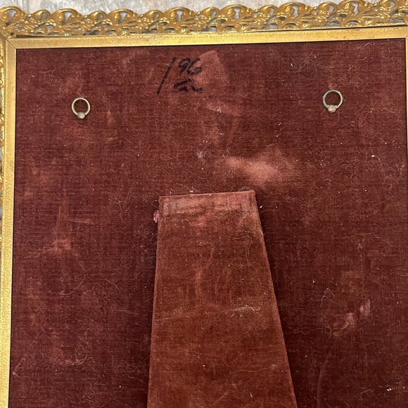 Antique Picture Frame In Gold Lightweight Metal. Back Is All Felt. - Picture 7 of 12